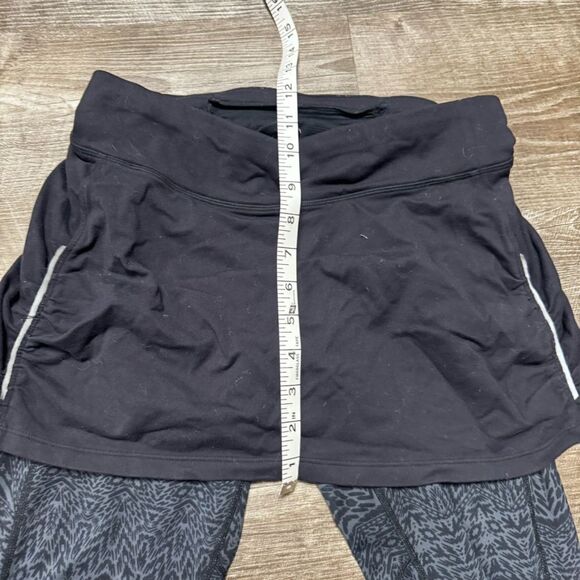 Athleta Contender 2-in-1 Capri Skirted Cropped Leggings Size Small - Picture 7 of 9